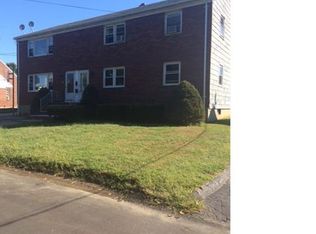 90 Greenfield Dr, Bridgeport, CT 06606