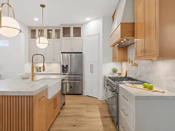 710 Waverly St #D, Houston, TX 77007