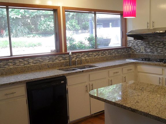 3rd image of 2 Chatham Ln