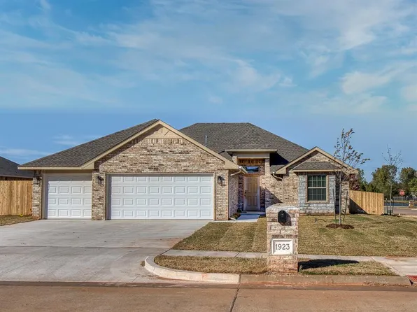 1923 W Flintlock Way, Mustang, OK 73064