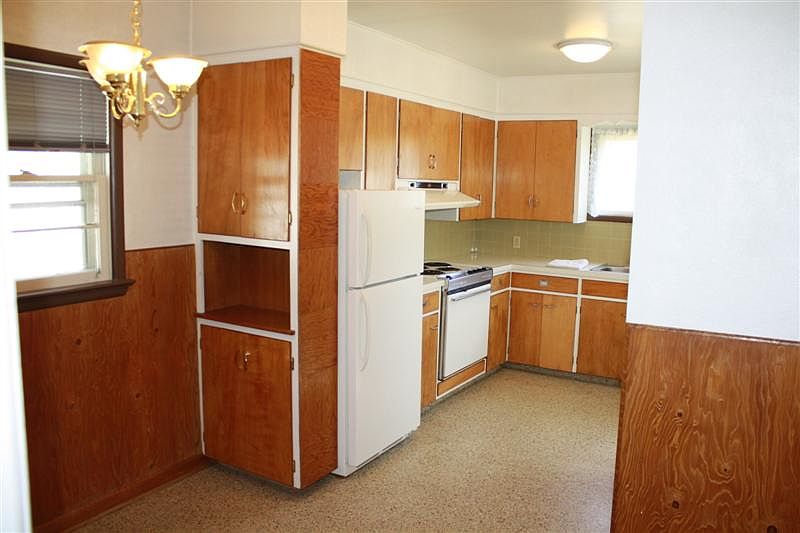 2nd image of 1015 E 25th St