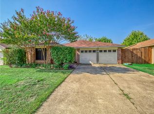 304 Hemlock Dr, Arlington, TX 76018