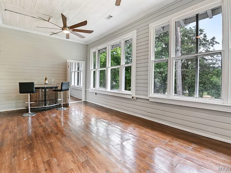 264 E Fairview Ave — Photo 28