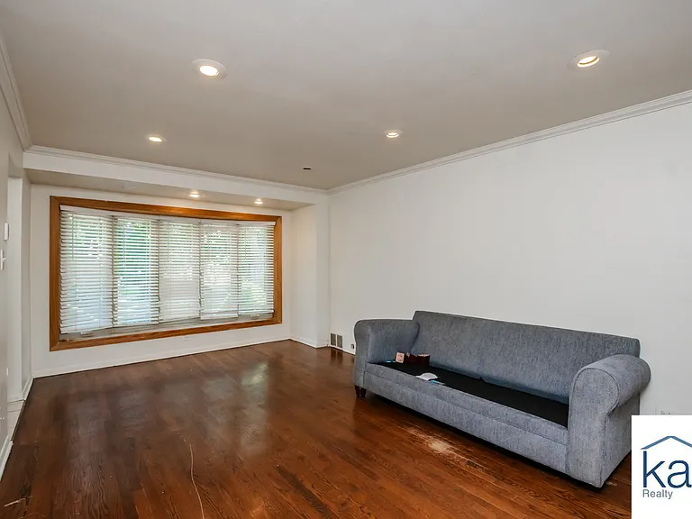 3719 W 81st Pl — Photo 3