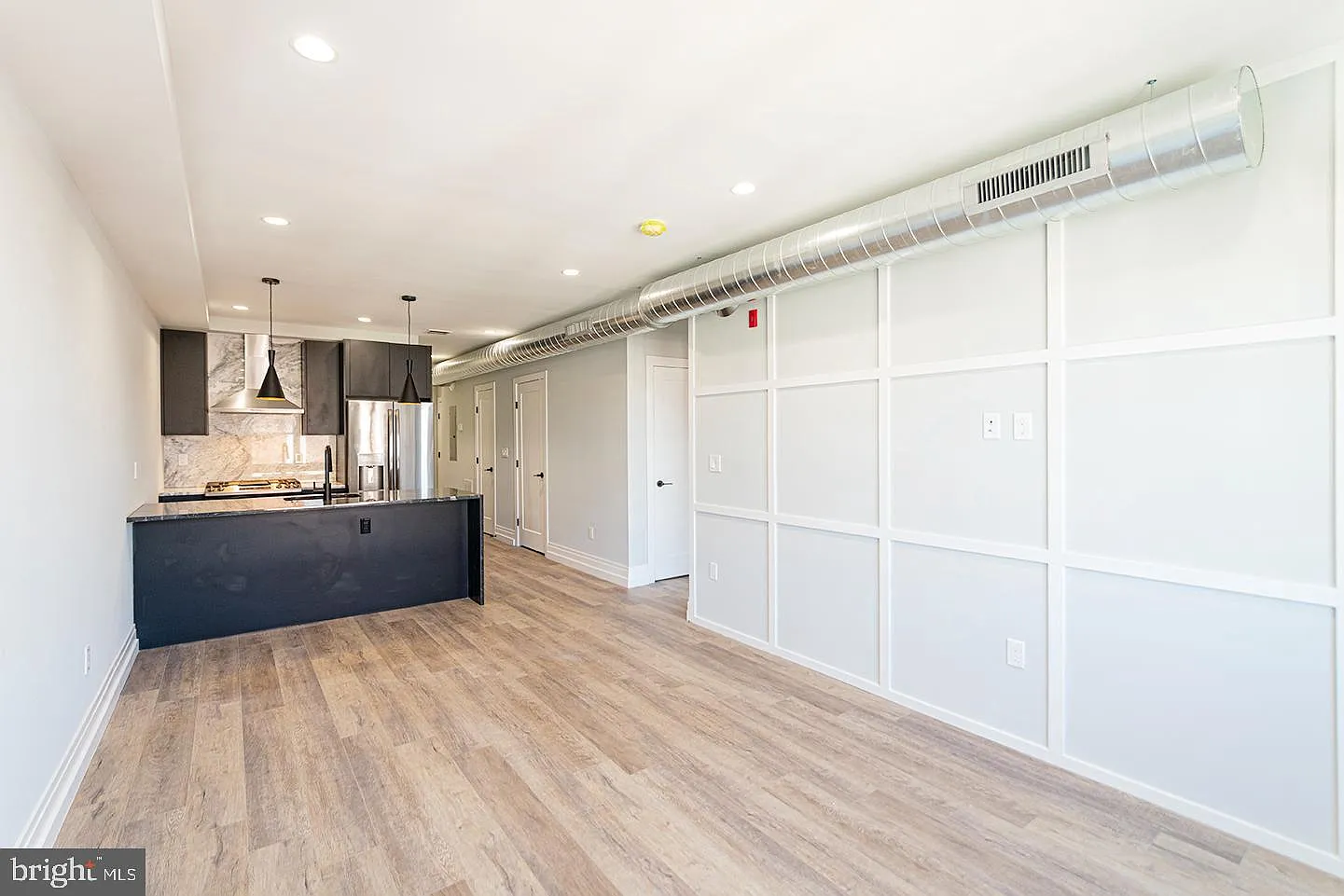 1 bed, 1.5 bath, 746 sqft, $1,898 — Photo 2
