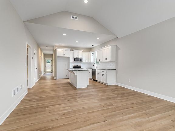 5th image of 25512 Metro Ave