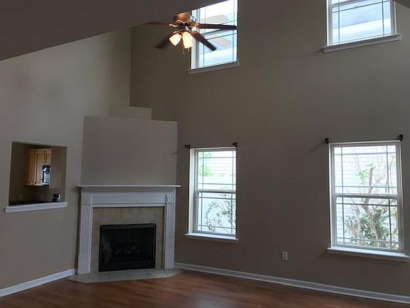 3rd image of 40 Summer Hill Ct