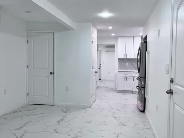 12212 25th Rd, Flushing, NY 11354