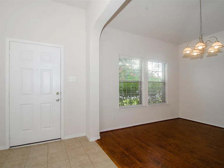 18314 Fairwood Meadow Ct — Photo 2