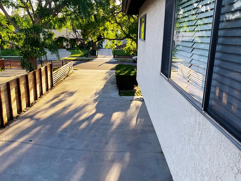 842 N Screenland Dr #C — Photo 7