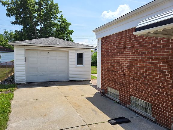 2nd image of 3277 Terry St