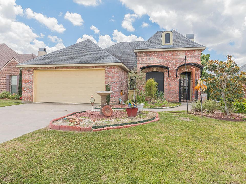 1st image of 208 Blackwater River Dr
