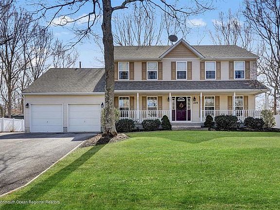 3rd image of 215 Pheasant Hollow Dr