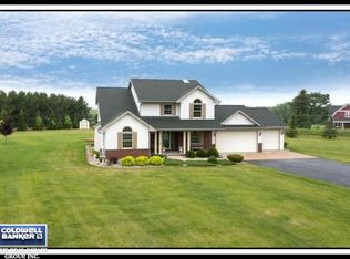 E8656 Woodside Ct, New London, WI 54961