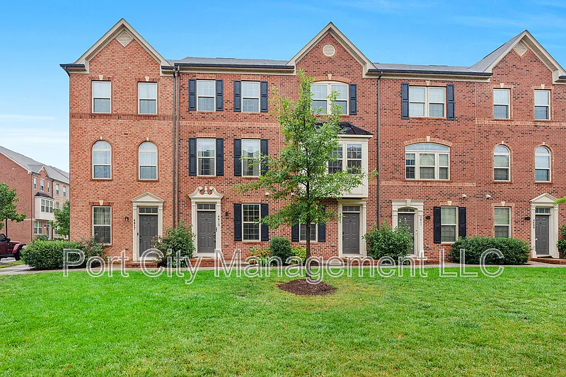 3 bed, 3.0 bath, 1440 sqft, $2,700 — Photo 2