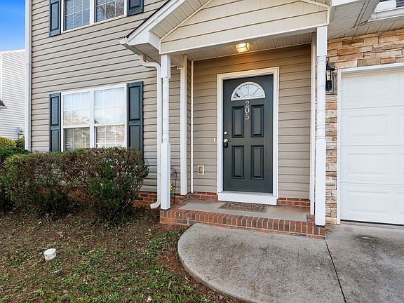 5th image of 205 Hawthorne Creek Ct