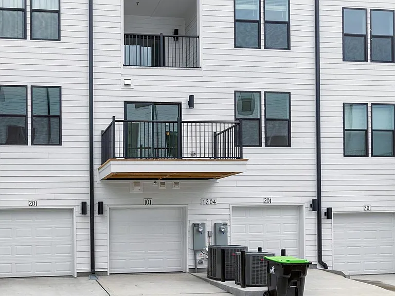 1204 S Person St #101 — Photo 21