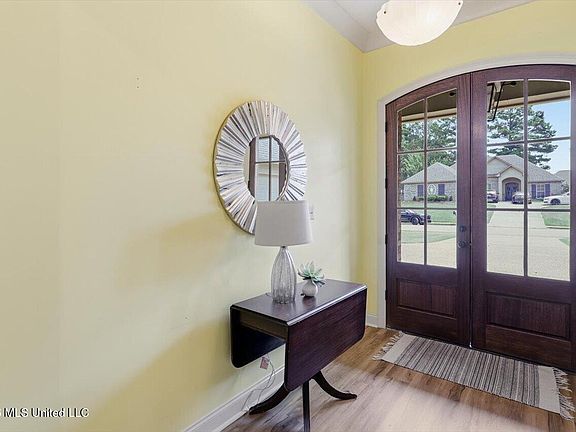 3rd image of 122 Addison Way