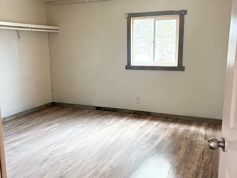 80930 N Pacific Hwy #6 — Photo 13