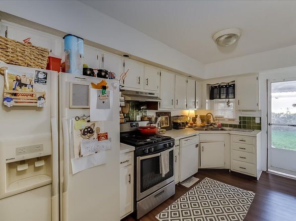 lexington-kentucky-2093667214 picture