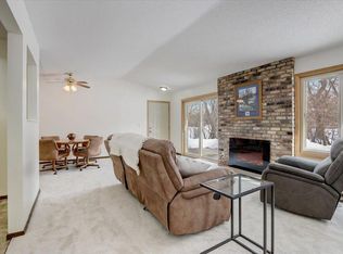 9601 Cimarron Trl, Minnetonka, MN 55305