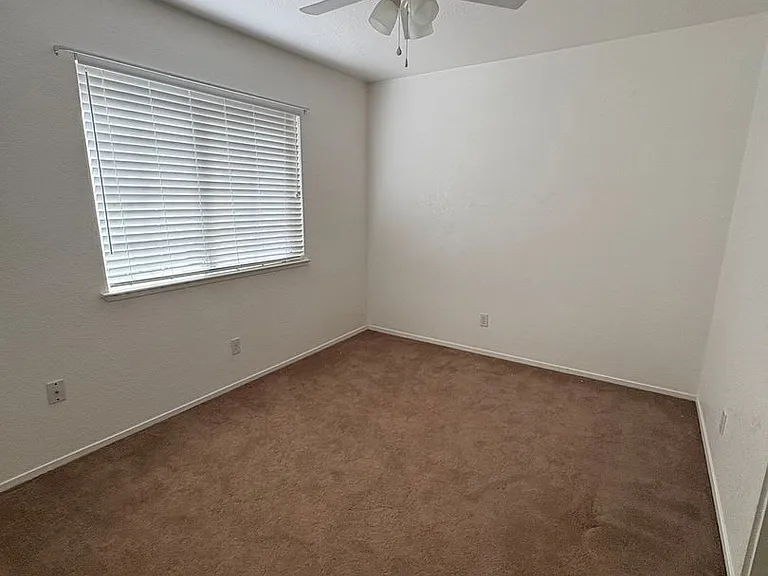 628 Saratoga Ct — Photo 11