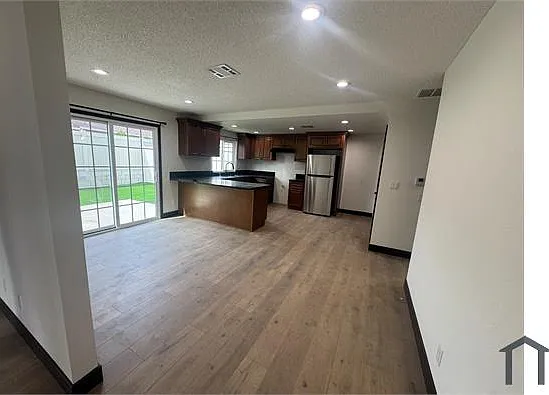2 bed, 1077 sqft, $2,495 — Photo 4