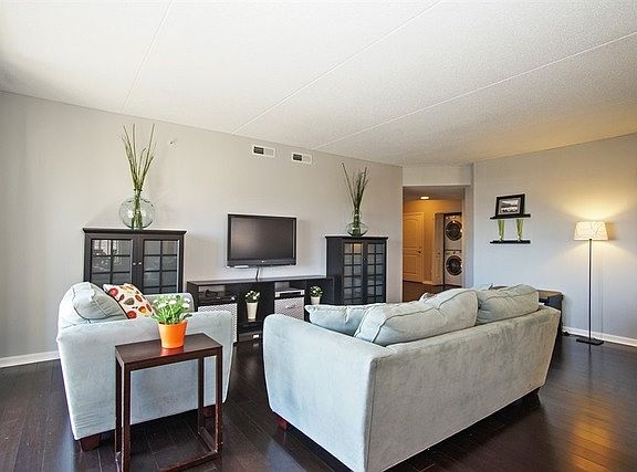 5th image of 635 Perrie Dr Unit 403