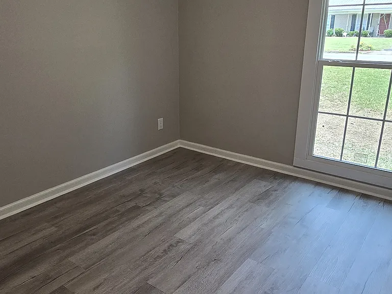 6405 Waverly Dr N — Photo 12