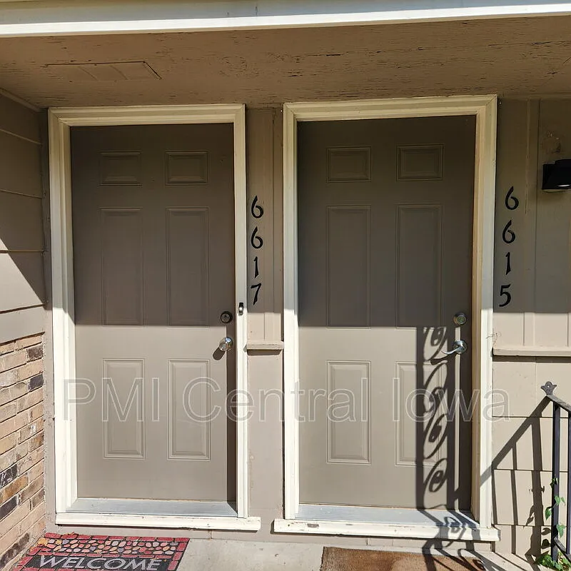 2 bed, 2.0 bath, 984 sqft, $1,425 — Photo 2