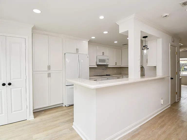6114 Kirby Dr — Photo 14