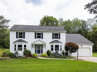 70 Summerdale Dr, East Aurora, NY 14052