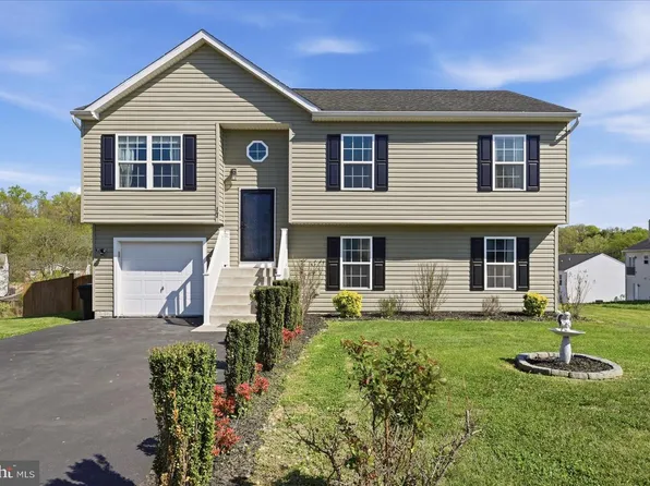 17 McKinley Ct, Inwood, WV 25428