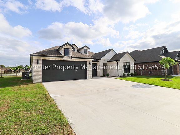 4th image of 3809 W Laredo St