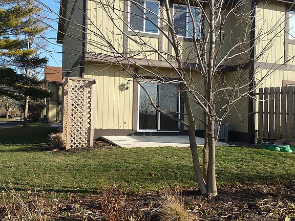 3rd image of 53 Greentree Cir