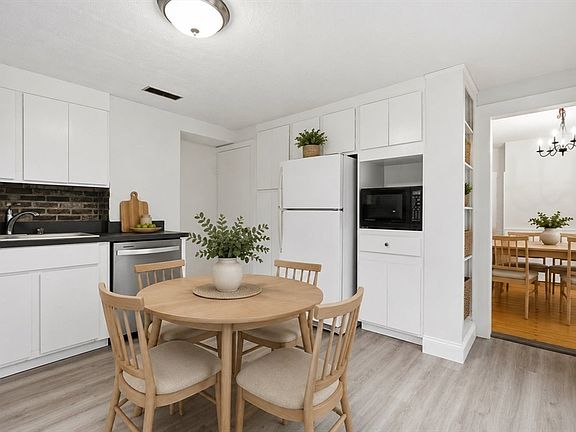 5th image of 390 Main St Unit A