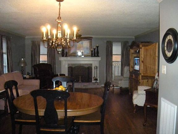 Den/Breakfast Nook : Den