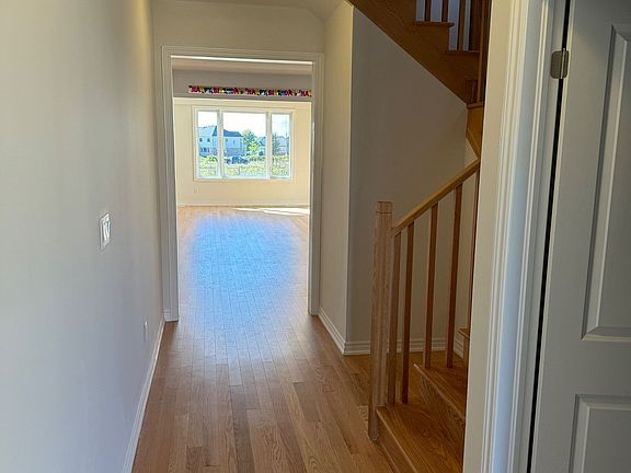 3rd image of 33 Rochester Dr