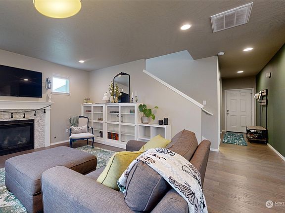 2nd image of 2297 Leonard Drive