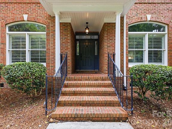 3rd image of 12665 Lindrick Ln