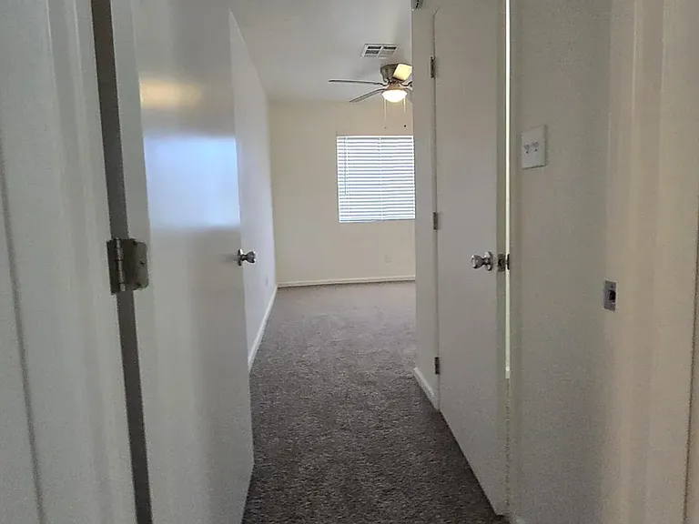 2230 E Beverly Ln — Photo 6