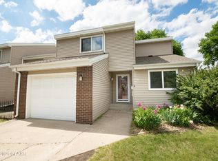 30 Vail Cir, Grand Forks, ND 58201