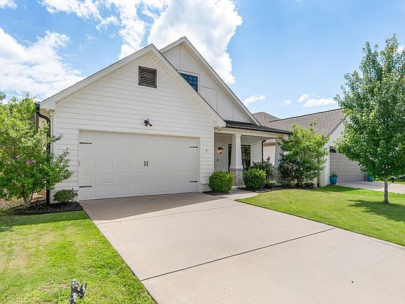 3rd image of 7 Crosswood Ct