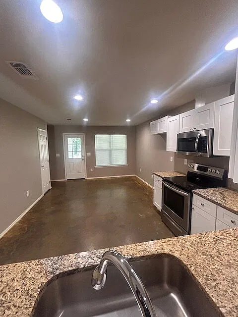 3 bed, 2.0 bath, 1344 sqft, $1,375 — Photo 2