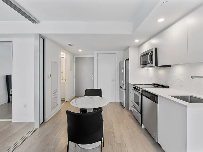 480 Wilson Ave — Photo 3