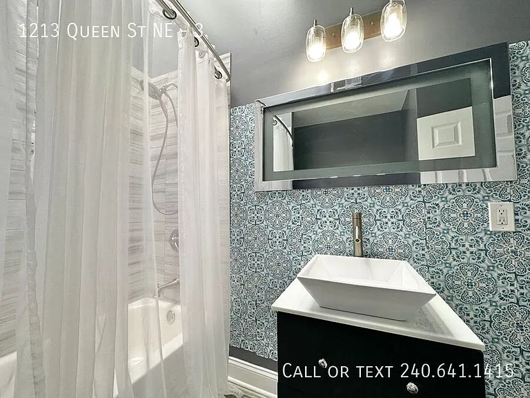 1213 Queen St NE #3 — Photo 9