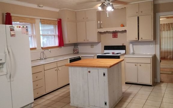 3rd image of 205 Royalwood St