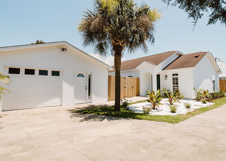 1st image of 22618 Lakeview Dr