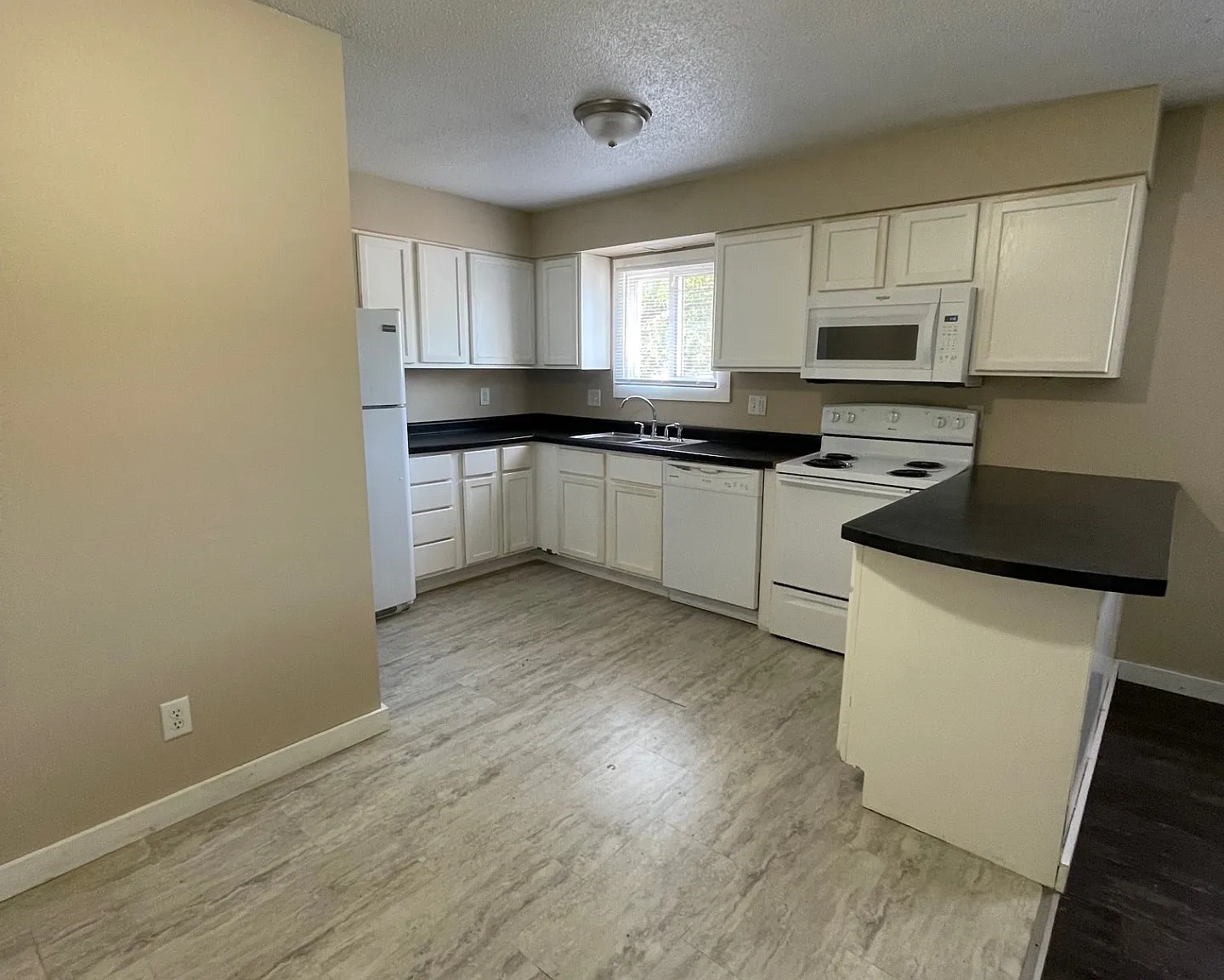 4 bed, 1.5 bath, 1200 sqft, $1,395 — Photo 1
