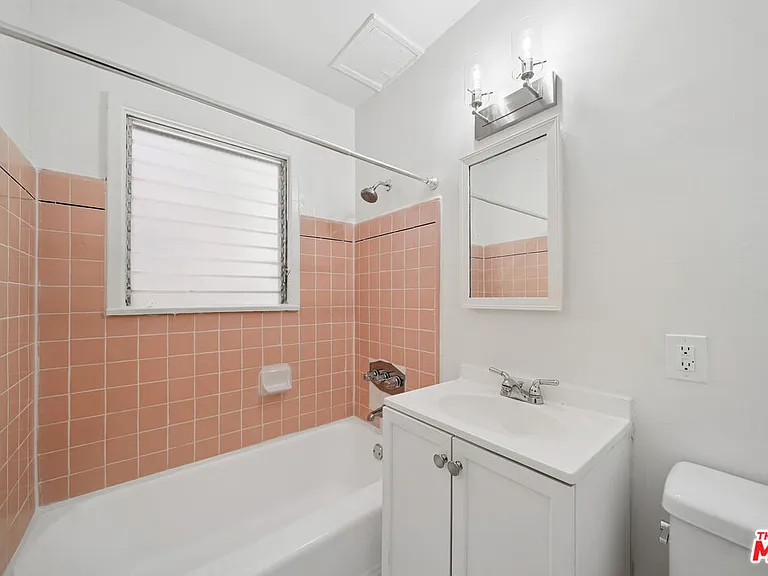 612 S Dunsmuir Ave #1 — Photo 11